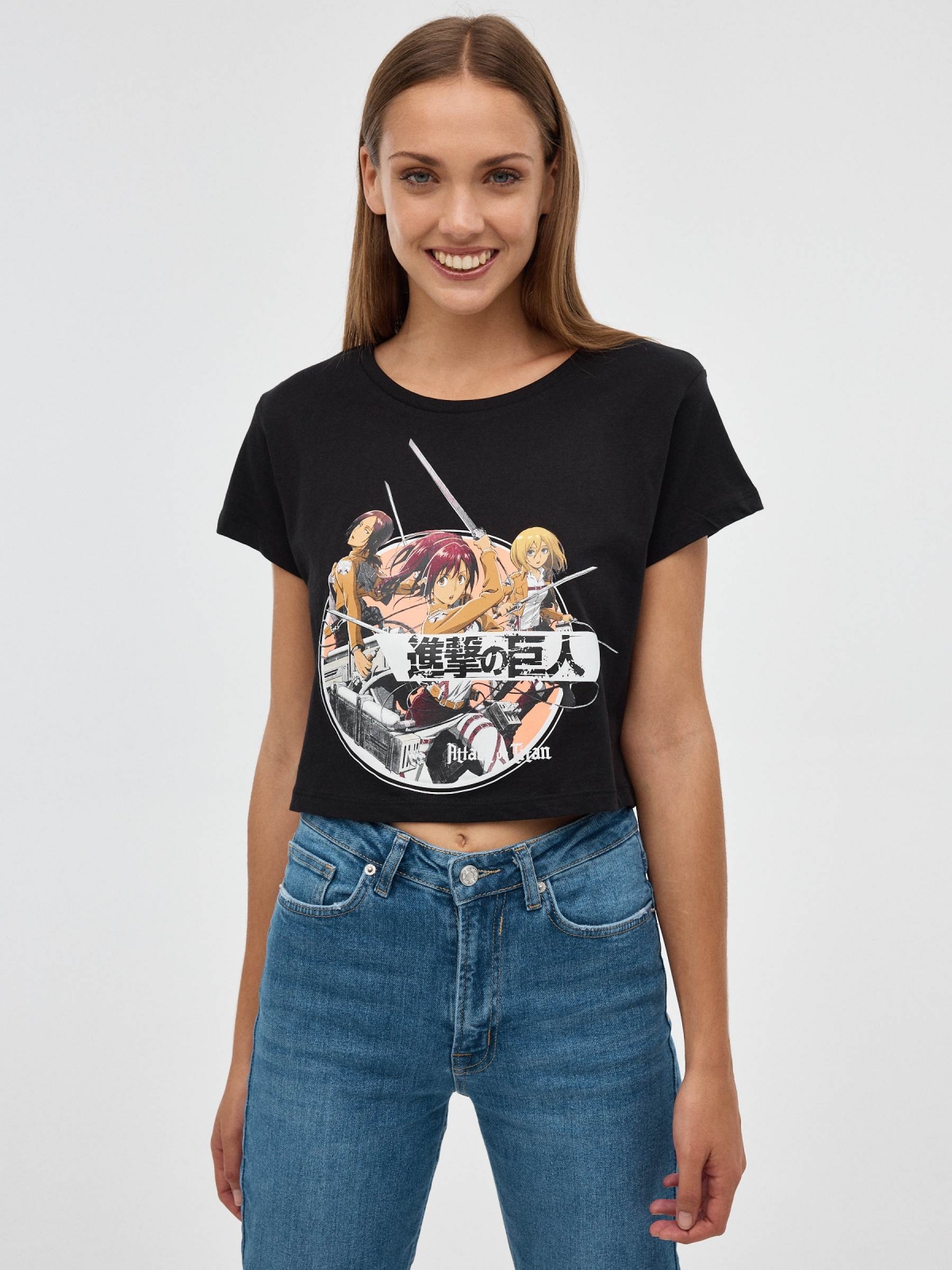 Camiseta Attack on Titan negro vista media frontal