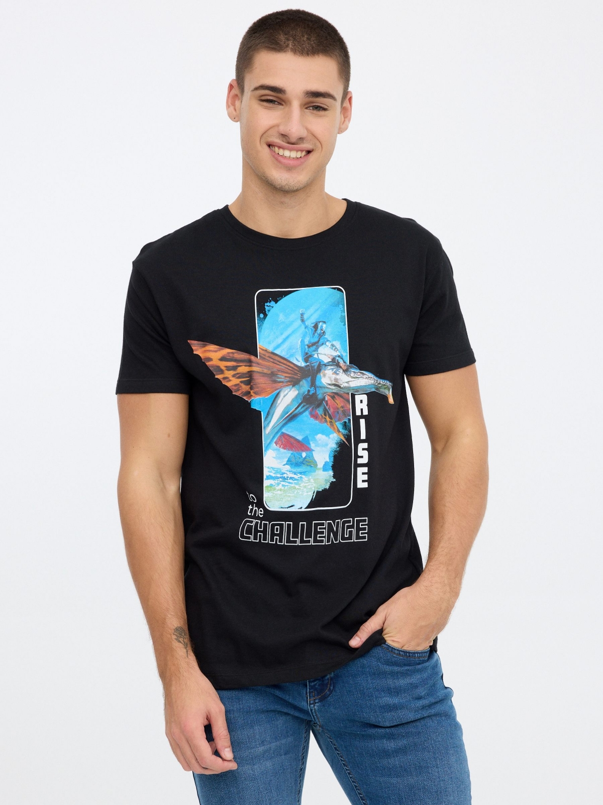 T-shirt Avatar preto vista meia frontal