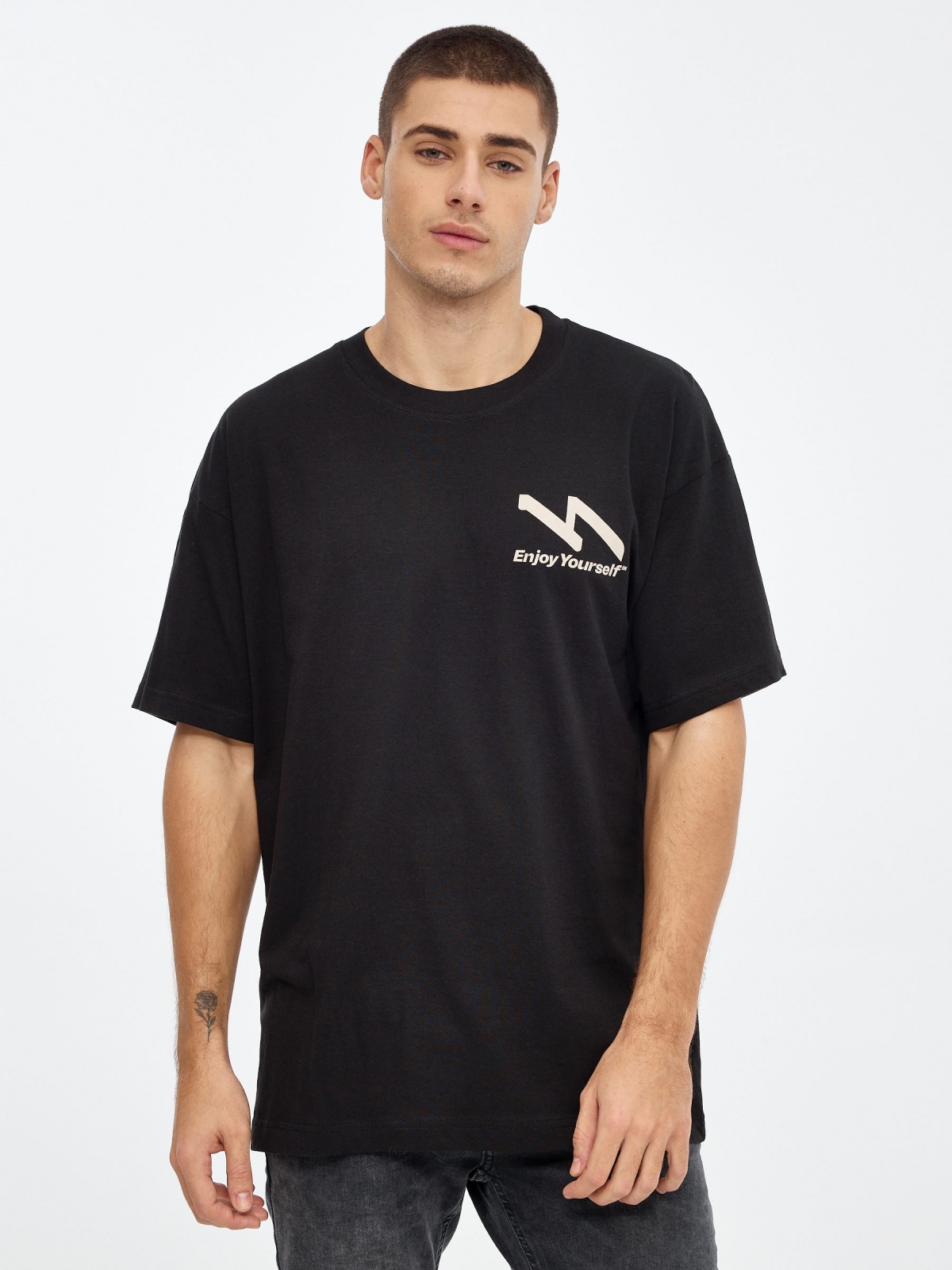 T-shirt com impressão Enjoy Yourself preto vista meia frontal