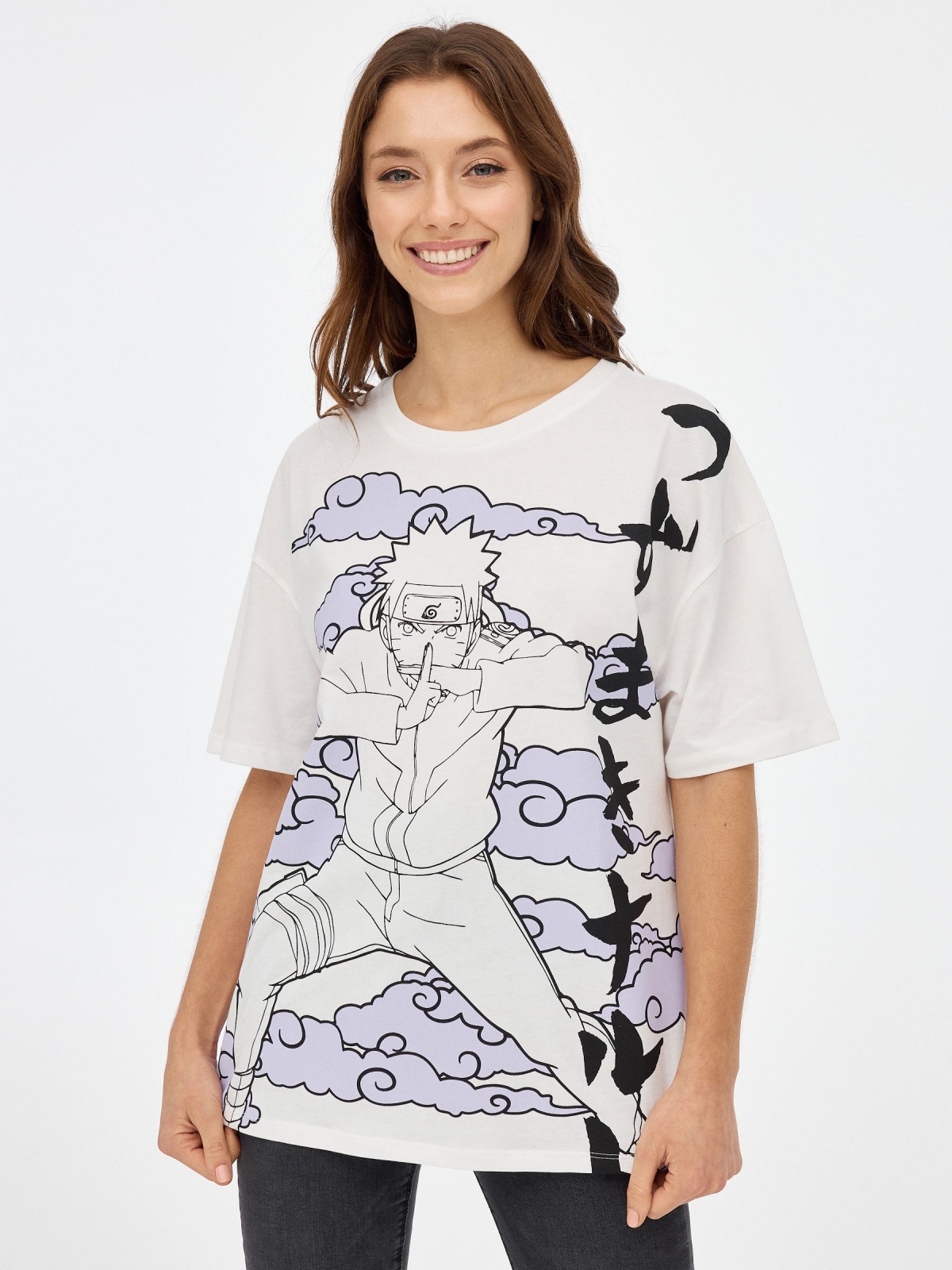 Camiseta oversize Naruto blanco roto vista media frontal