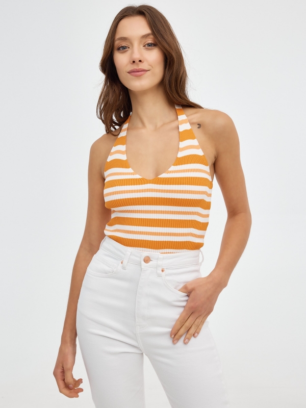 Top halter estampado de rayas multicolor vista media frontal