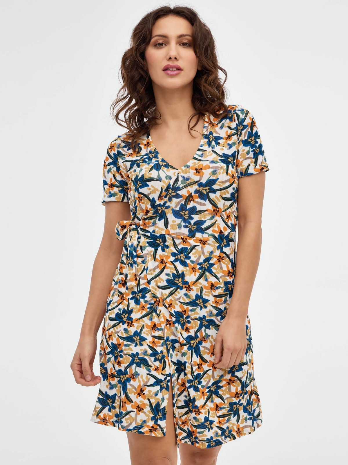 Mini vestido com estampado de flores off white vista meia frontal
