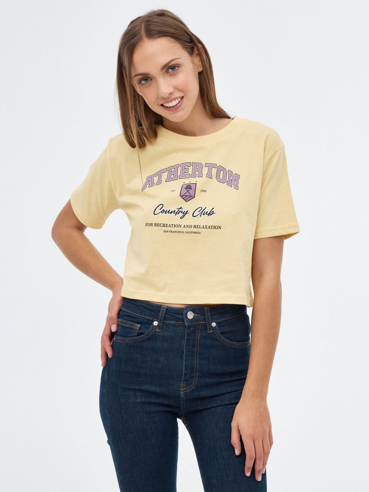 Camiseta crop morada amarillo pastel vista media frontal