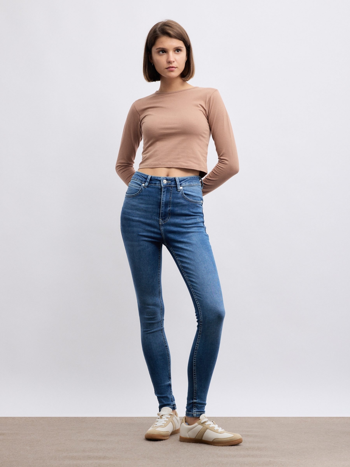 Skinny push up jeans blue front view