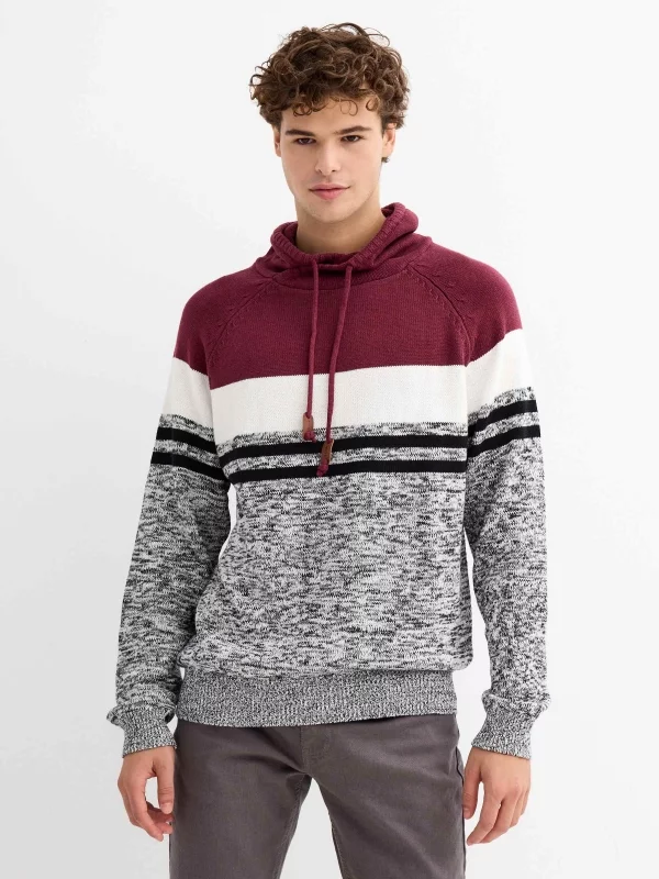 Block color turtleneck sweater burgundy middle front view