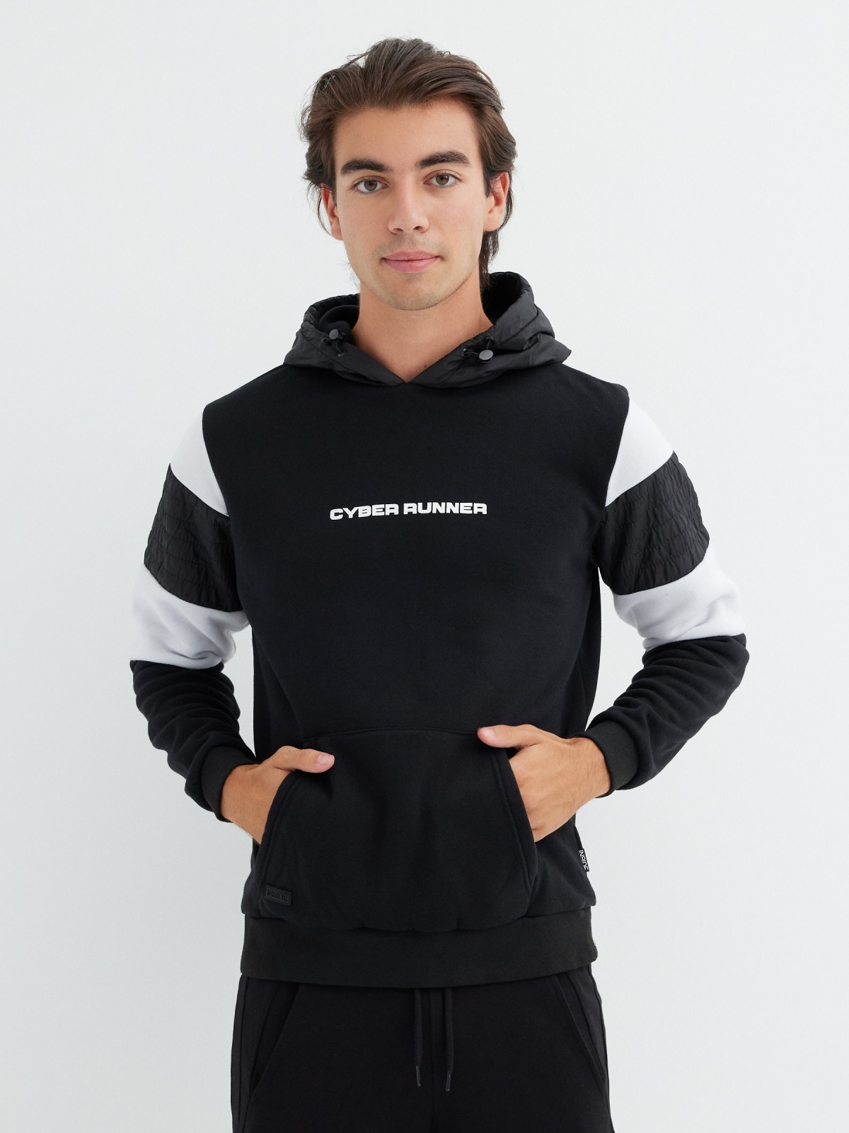 Sweatshirt com mangas em bloco de cor preto vista meia frontal