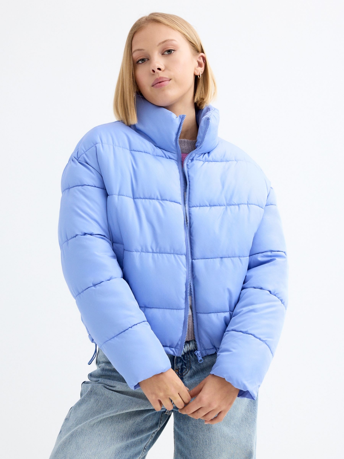 Abrigo crop oversized azul vista media frontal