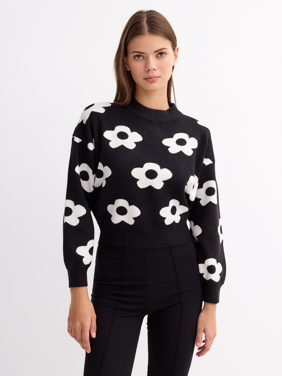 Flower crop print sweater black middle front view