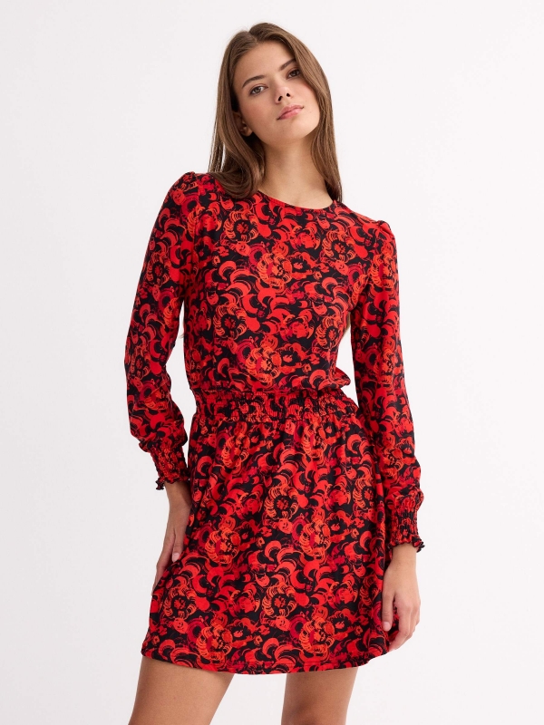 Vestido mini regular print con gomas rojo intenso vista media frontal