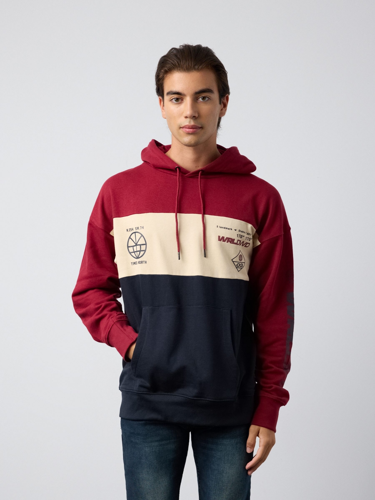 Sudadera pint grafica con color block granate vista media frontal