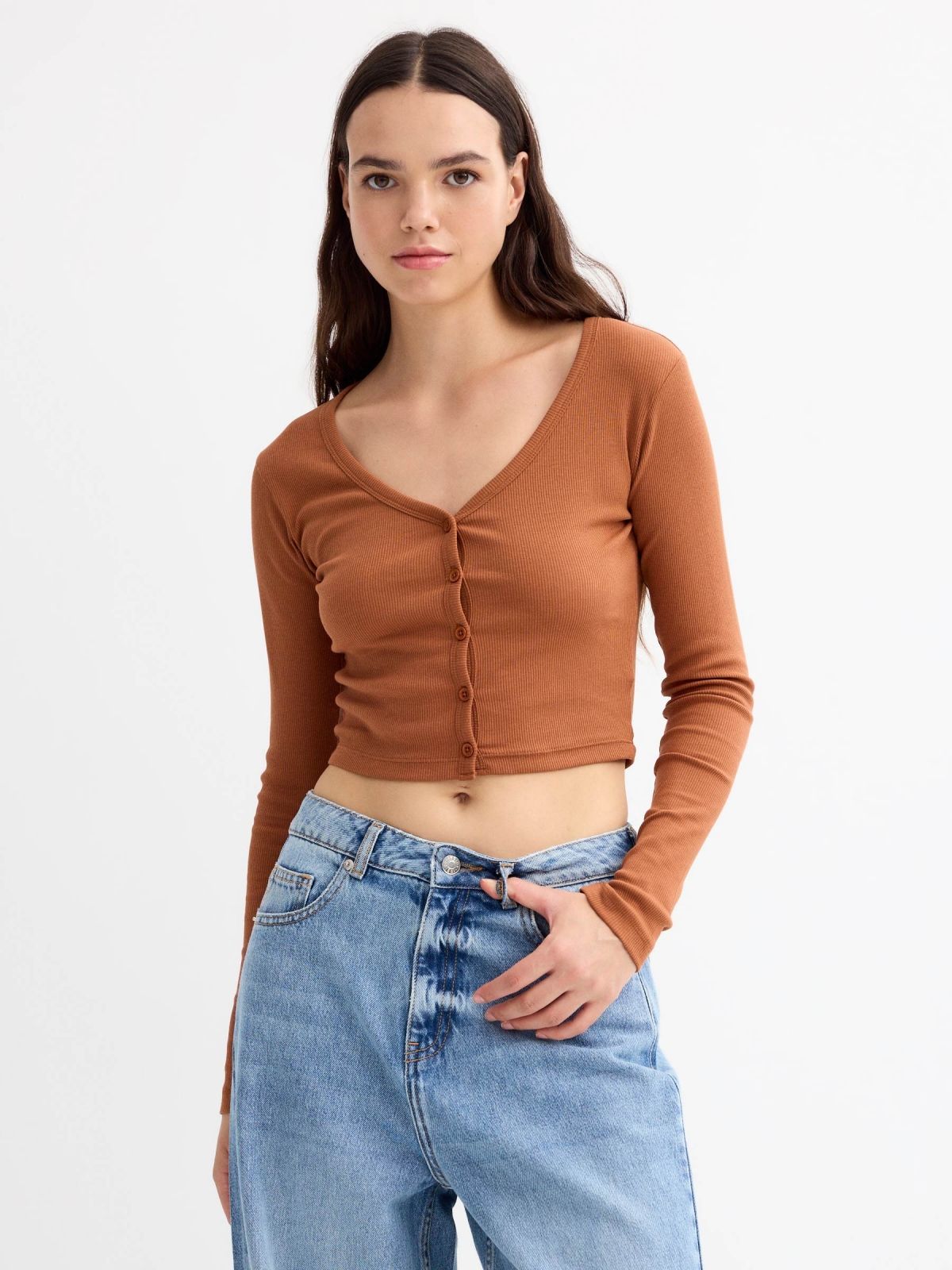 Crop T-shirt with buttons brown middle front view