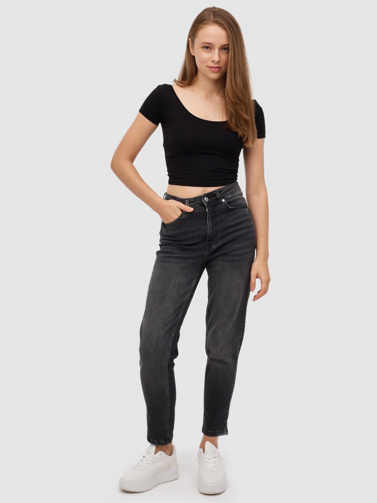 Basic mom slim jeans hihg rise black front view