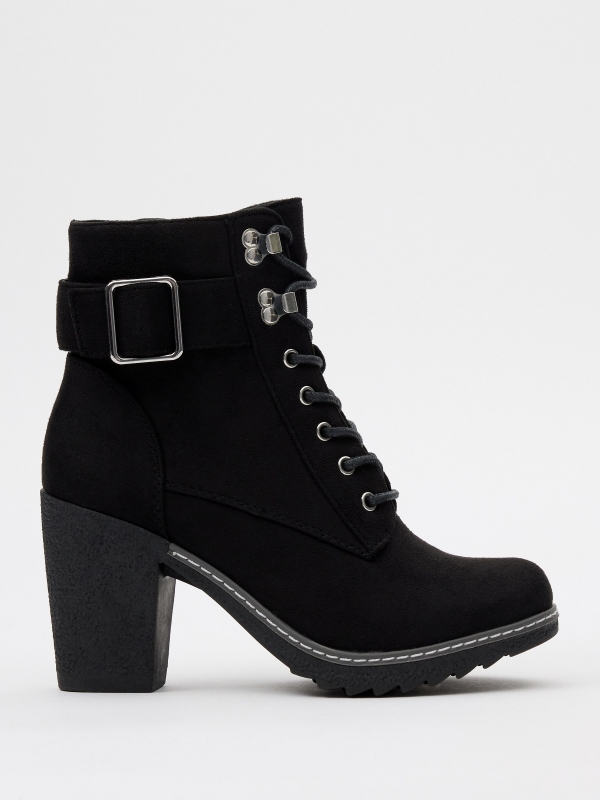 Ankle boots with heel and buckle