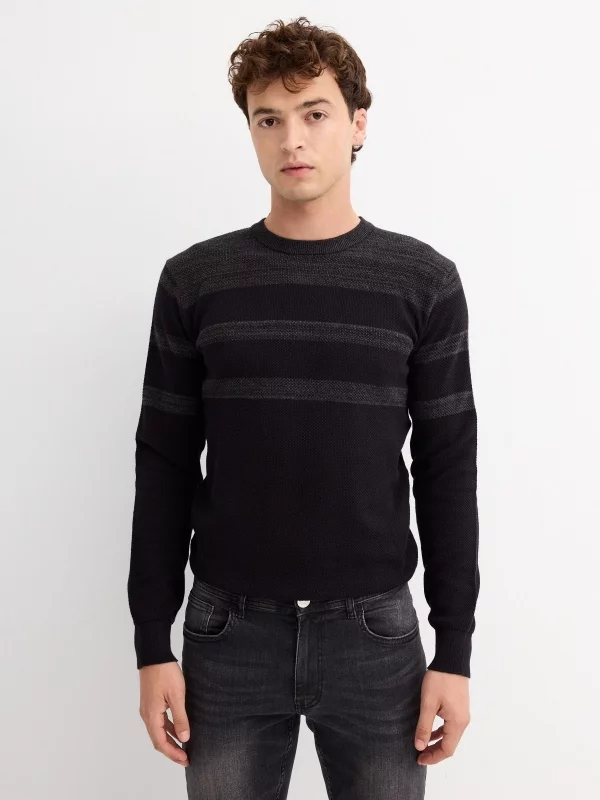 Basic color block sweater black middle front view