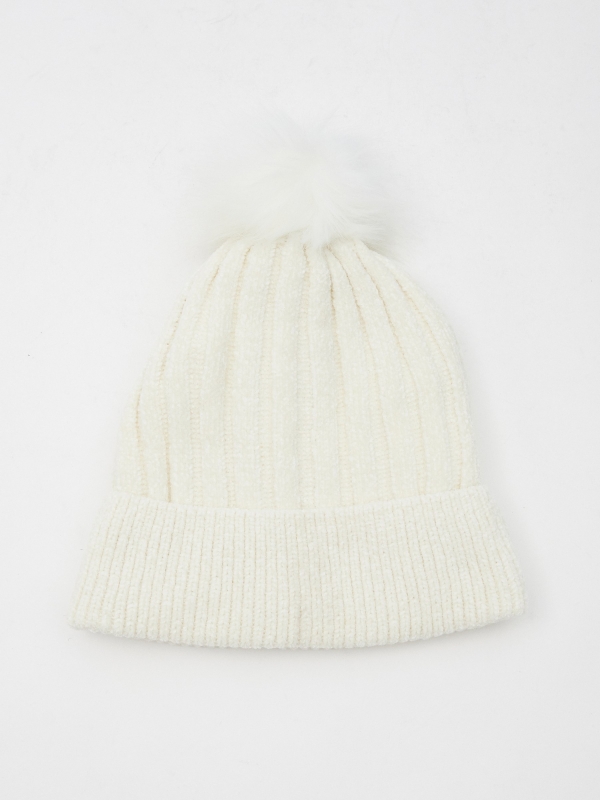 Hat with pompom hem