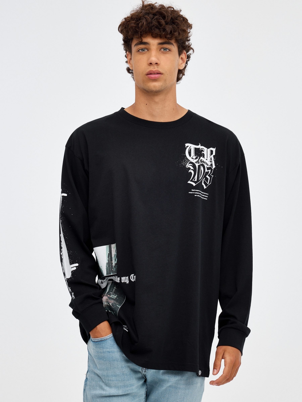 T-shirt com print City preto vista meia frontal