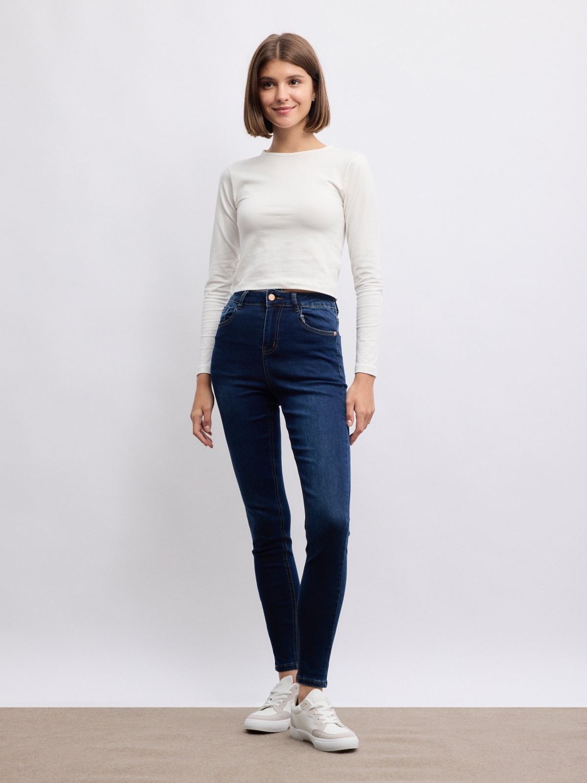 Basic mid-rise jeans dark blue front view