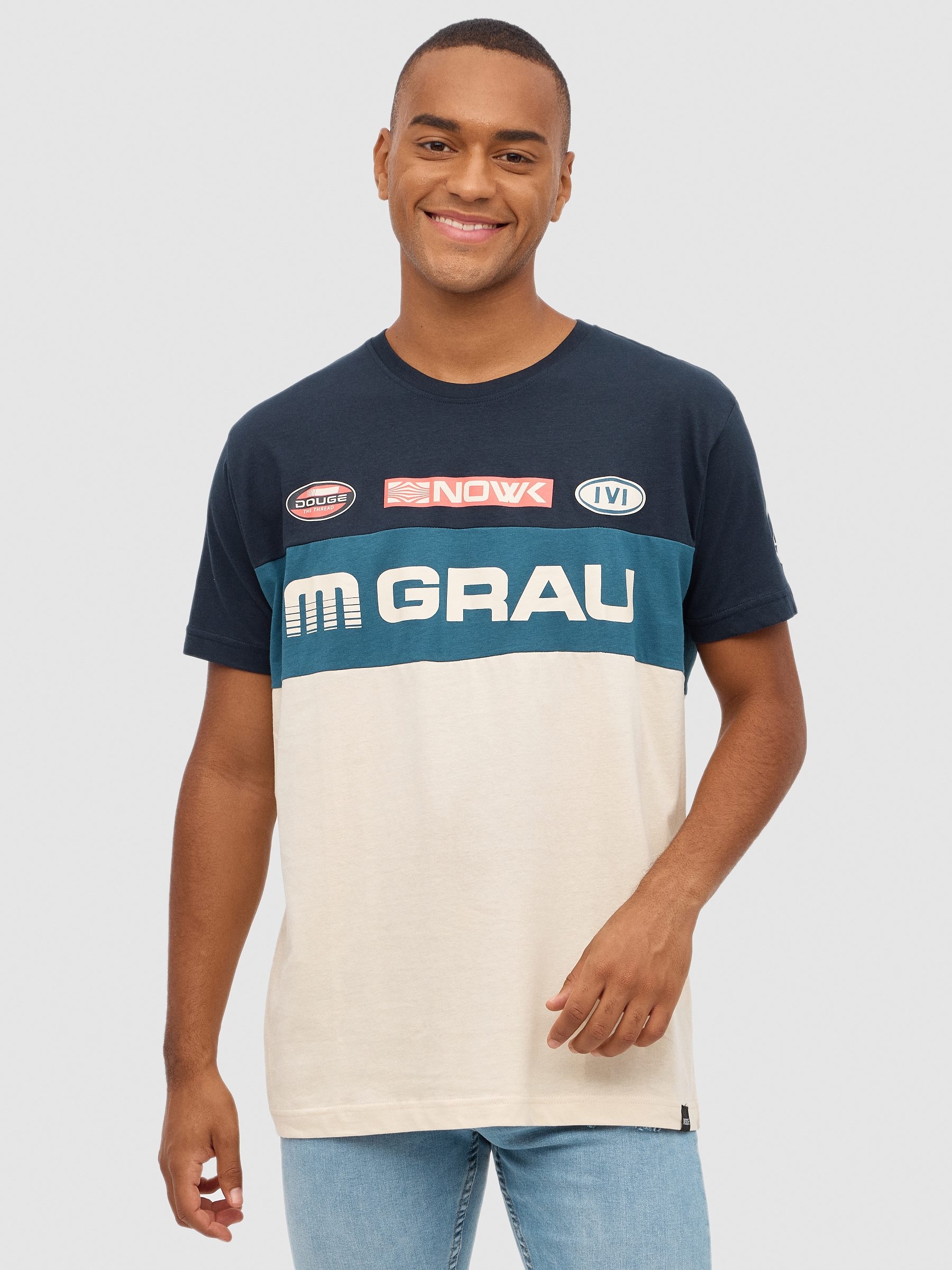 Bloco de cores do texto da t-shirt. areia vista meia frontal