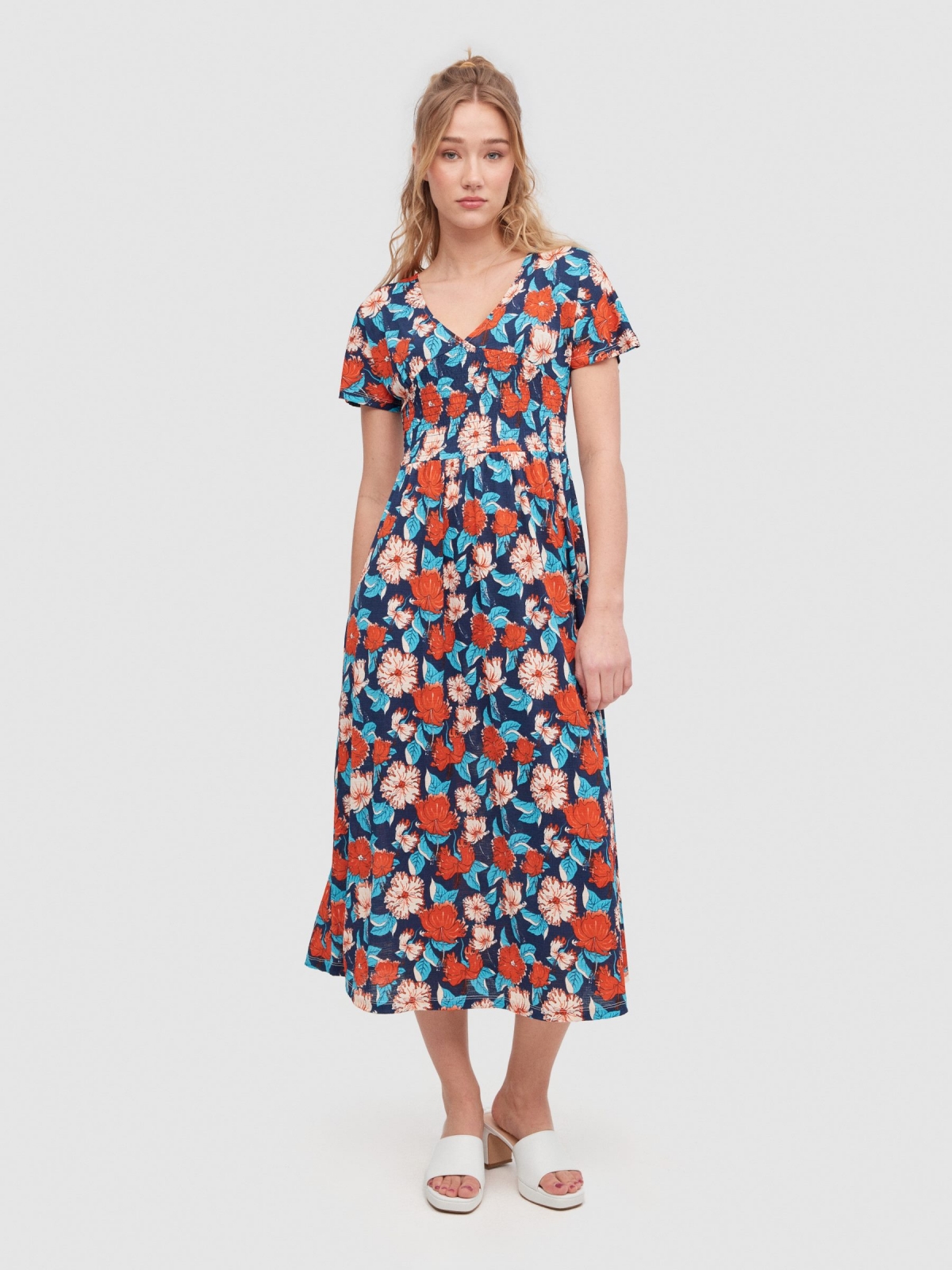 Vestido midi estampado casinha de abelha