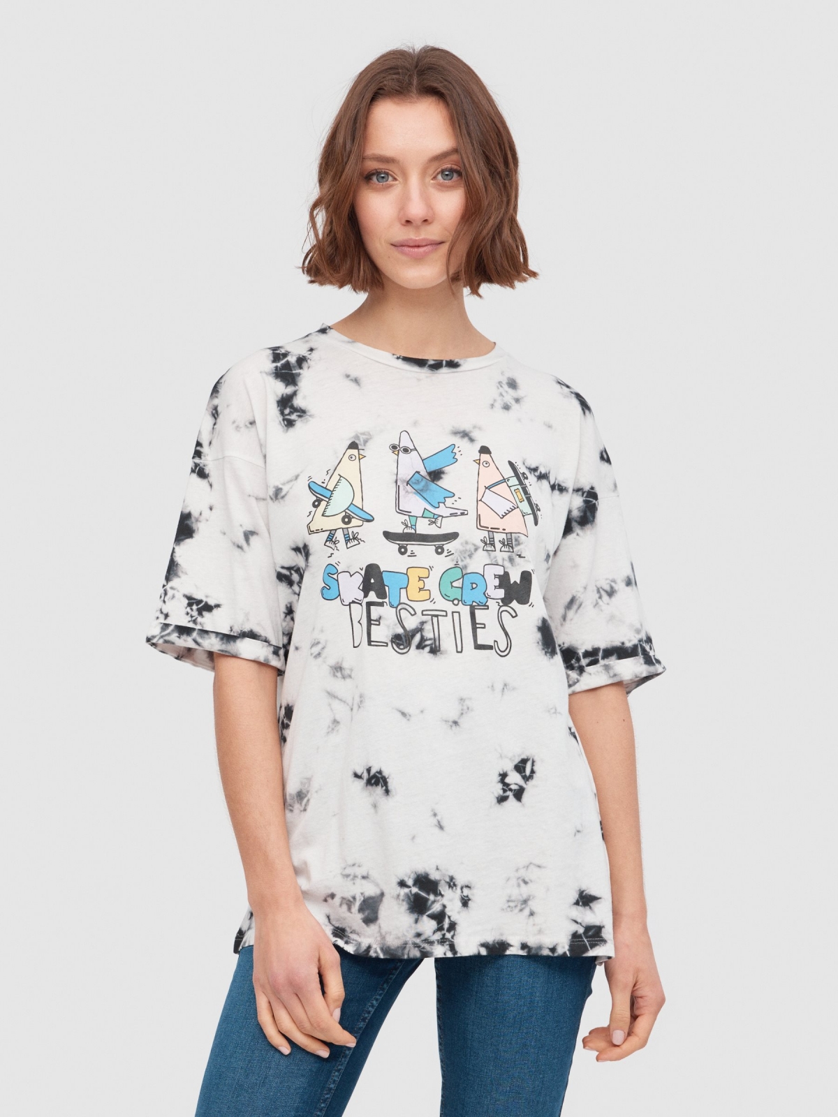 T-shirt oversize Tie-dye preto vista meia frontal