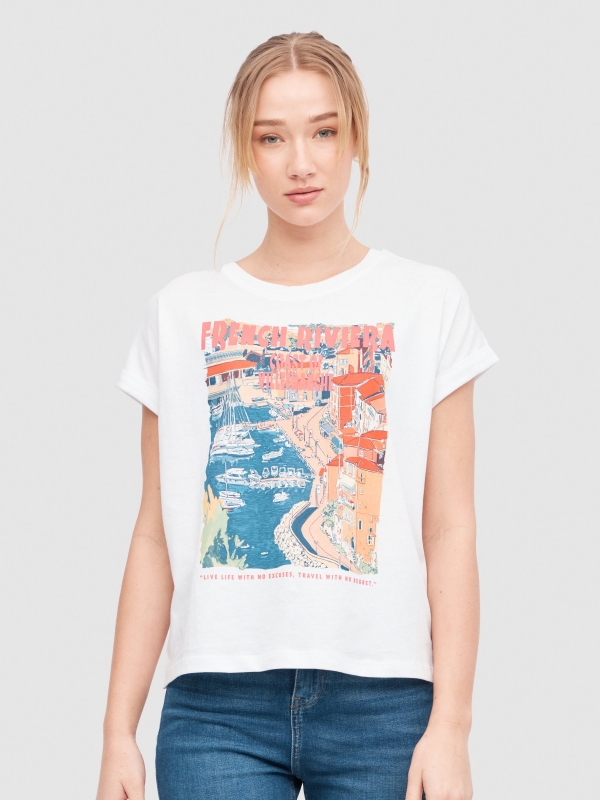 T-shirt com paisagem costeira branco vista meia frontal