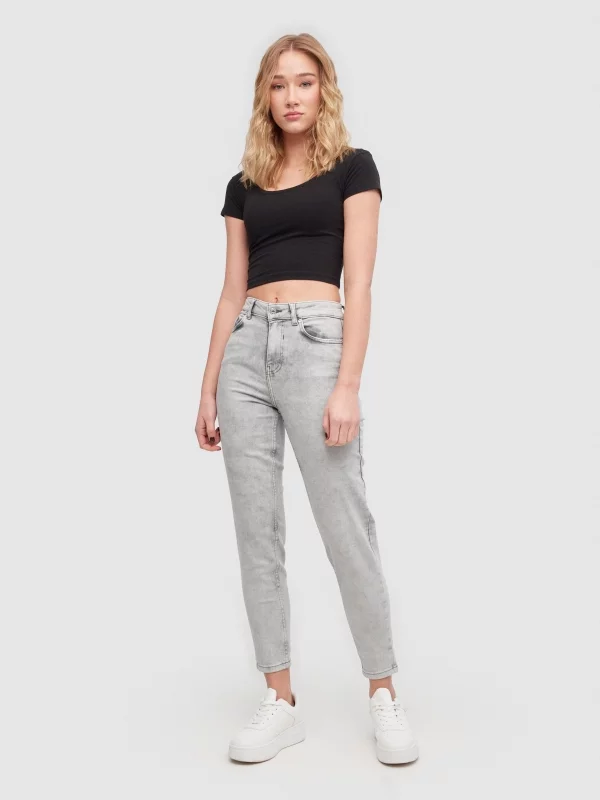 Jeans mom slim fit gris medio vista general frontal