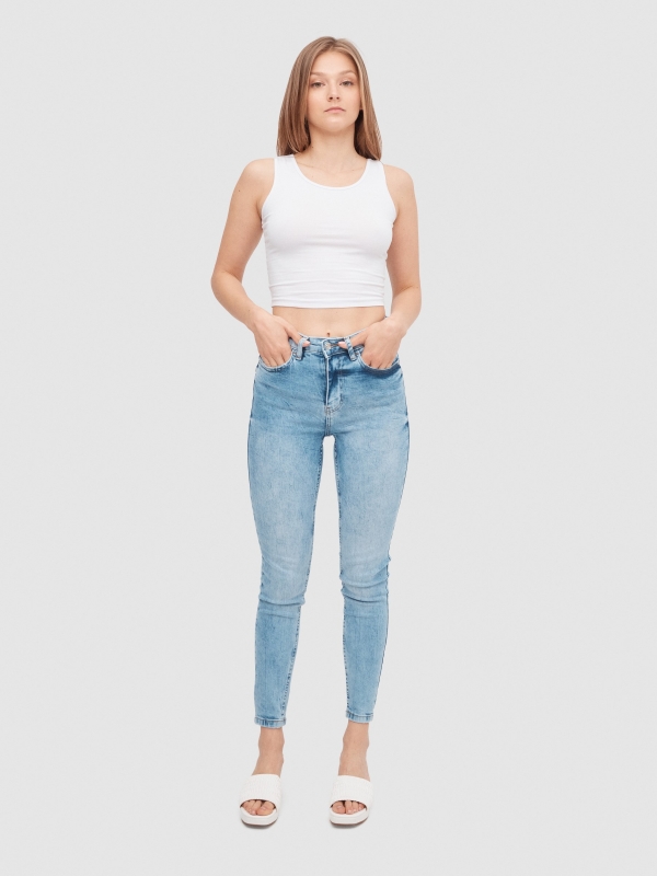 Mid-rise skinny jeans