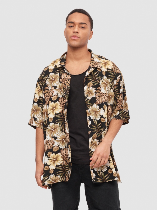 Camisa floral fluida preto vista meia frontal