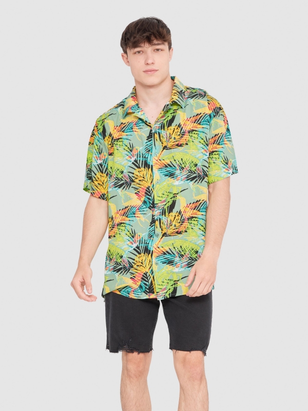 Camisa tropical verde vista meia frontal