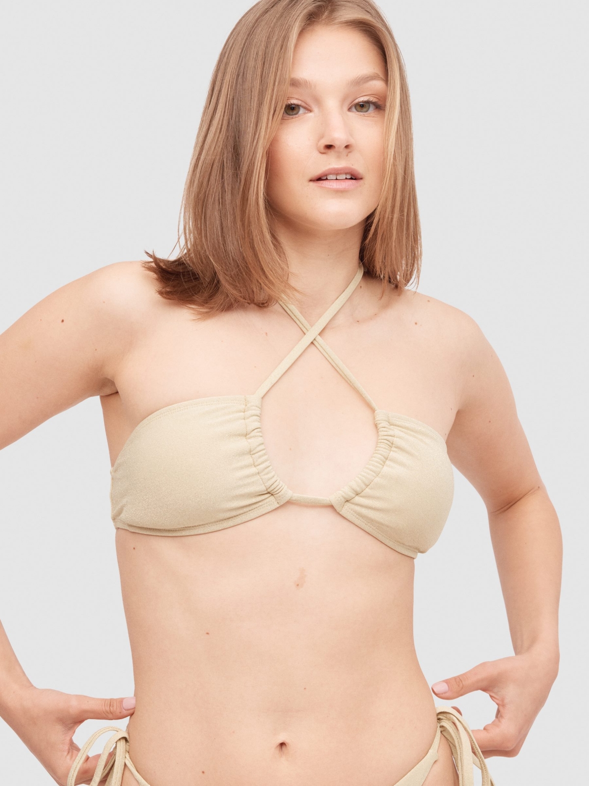 Top bikini multiposición ocre vista media frontal