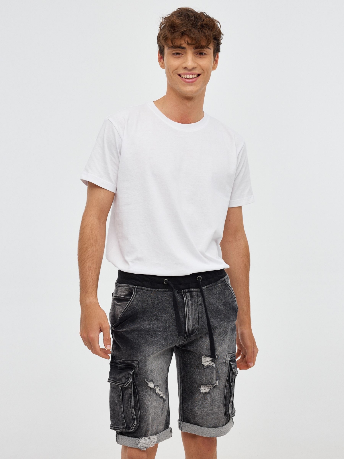 Cargo denim bermuda shorts black middle front view