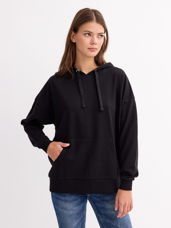 Sudadera básica con capucha negro vista media frontal