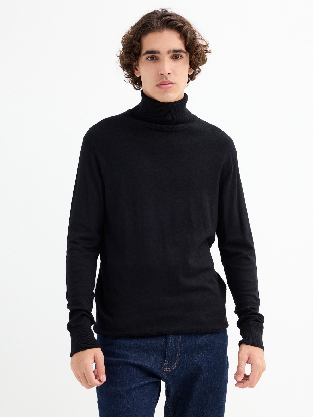 Basic swan sweater black middle front view