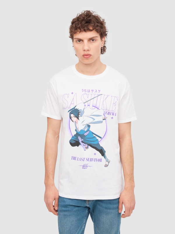 T-shirt Sasuke branco vista meia frontal