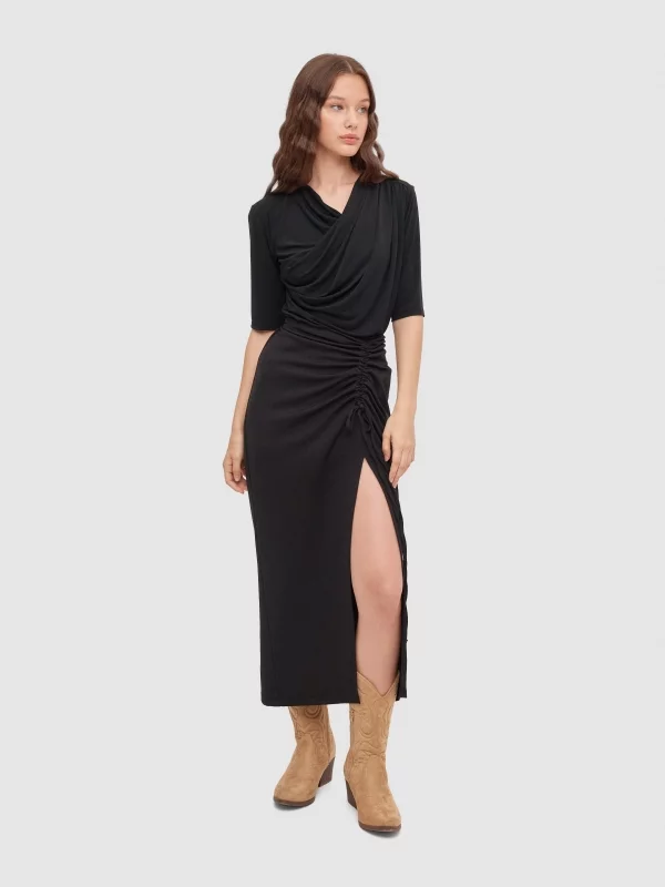 Slit midi skirt black middle front view