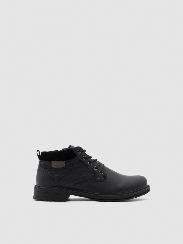 Botins de efeito couro preto