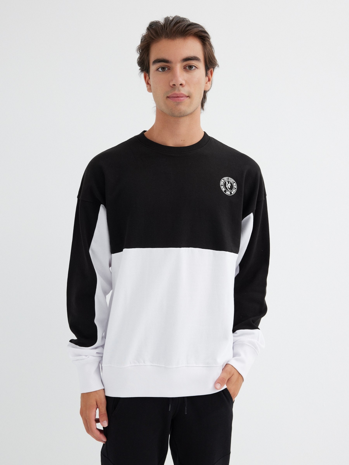 Sudadera color block new crew blanco vista media frontal