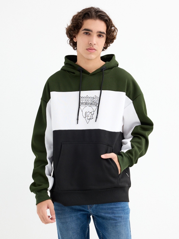 Sweatshirt de tamanho grande com capuz verde preto vista meia frontal