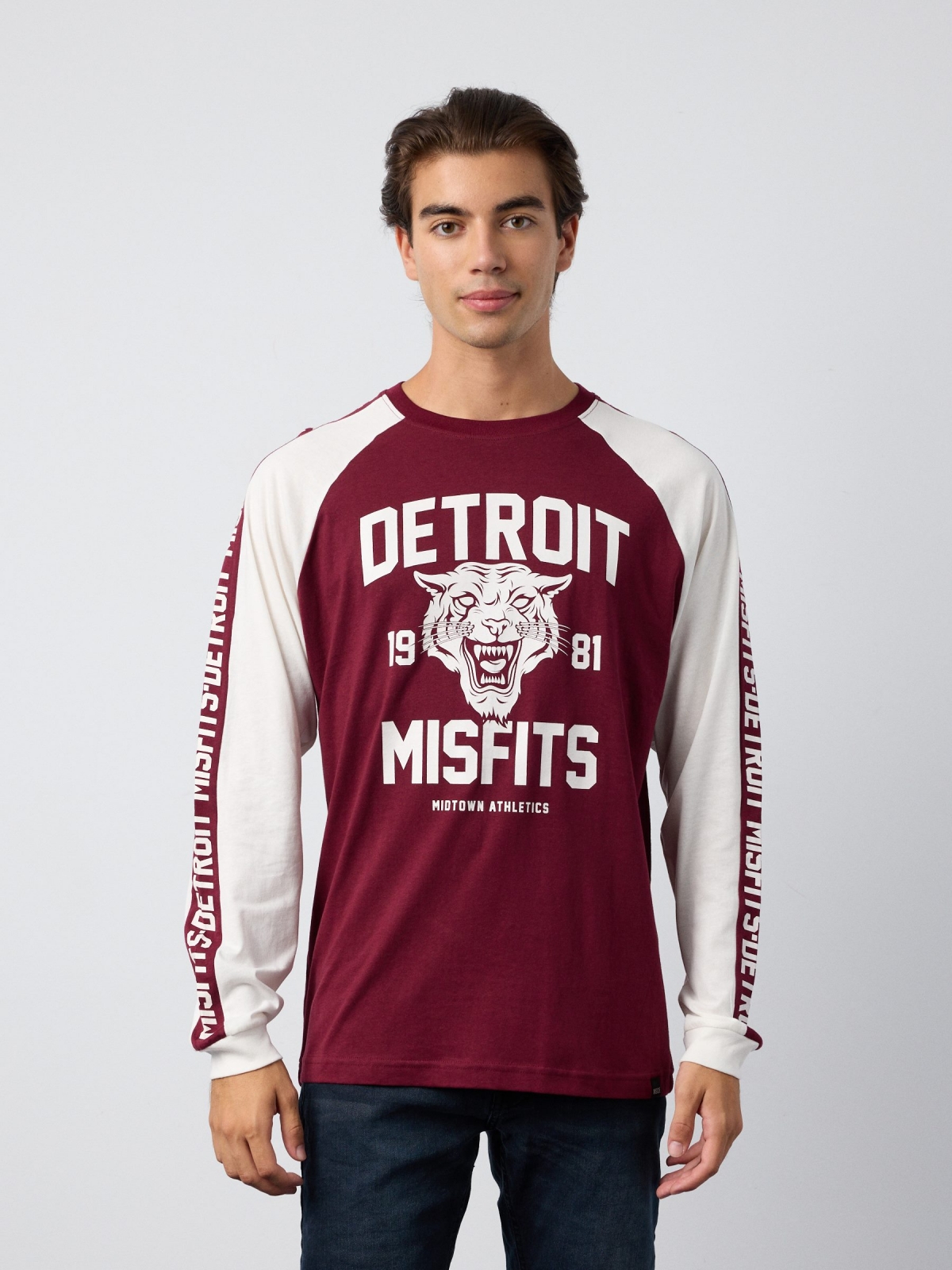 Detroit raglan T-shirt burgundy middle front view