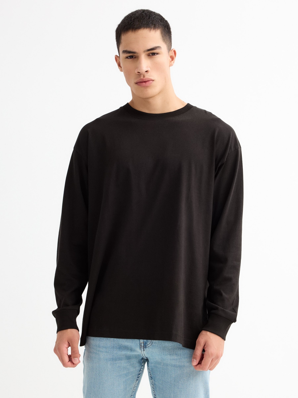 Basic long sleeve black t-shirt black middle front view