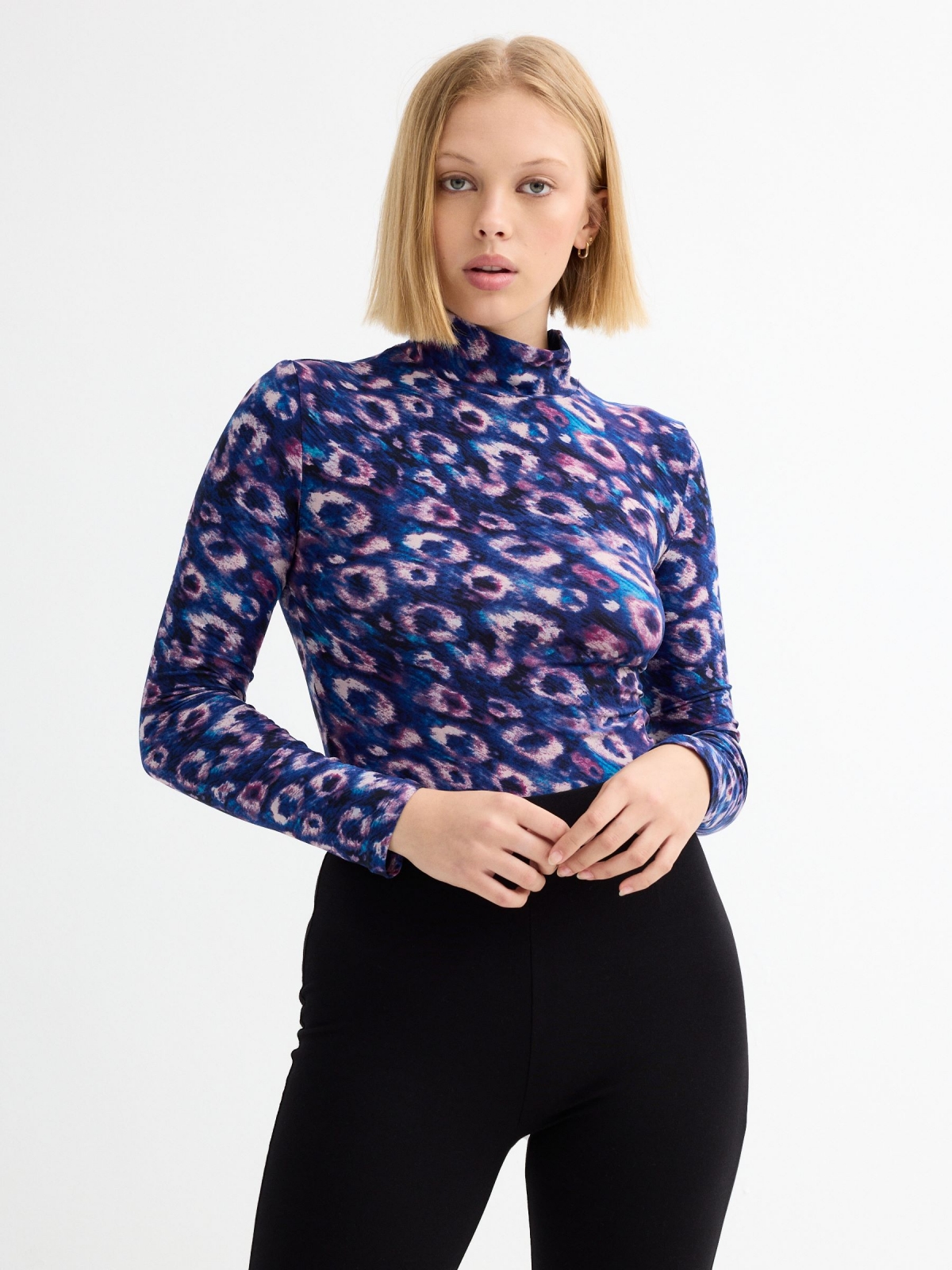 Long sleeve animal print turtleneck t-shirt blue middle front view