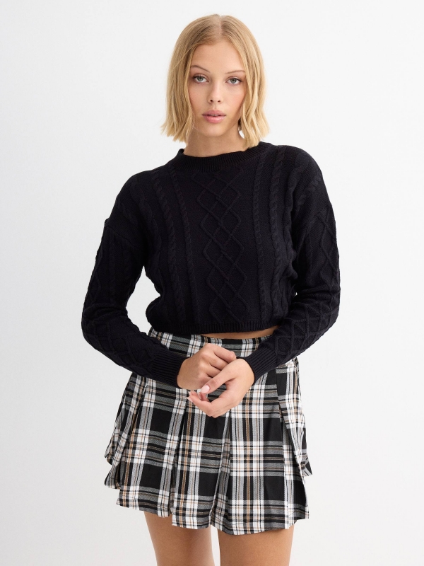 Jersey crop trenzado negro vista media frontal