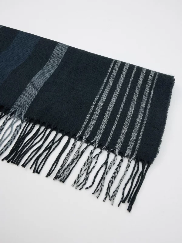 Men's scarf folded view