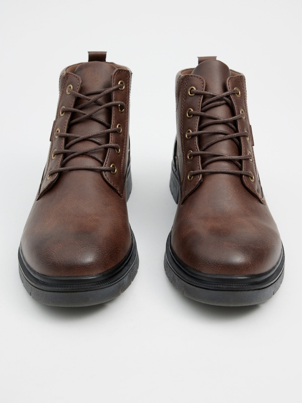 Bota marrón efecto piel cordones chocolate vista cenital