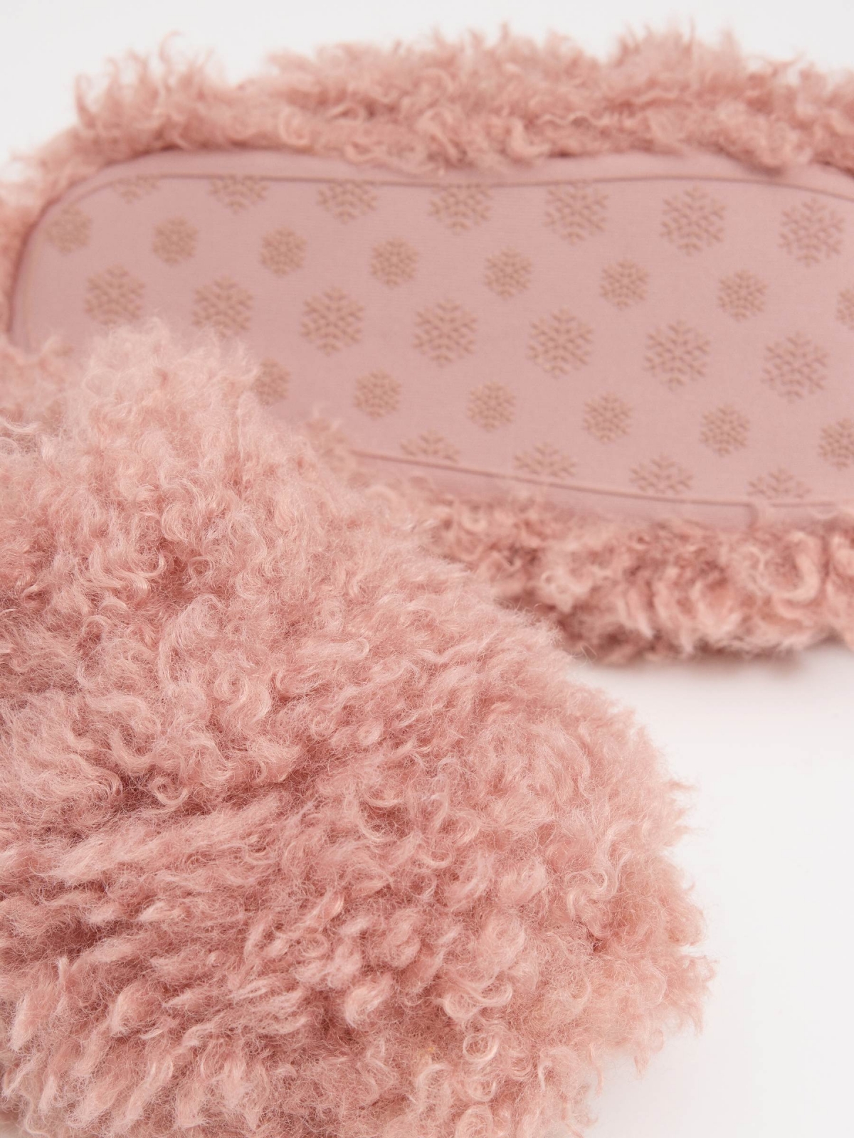 Pantufas de casa fofos rosa vista detalhe