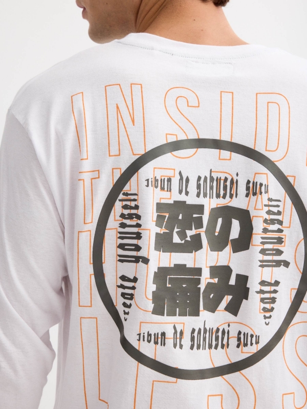 T-shirt japonesa estampada branco vista detalhe