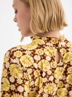 %Pto% Vestido floral manga flare marrom