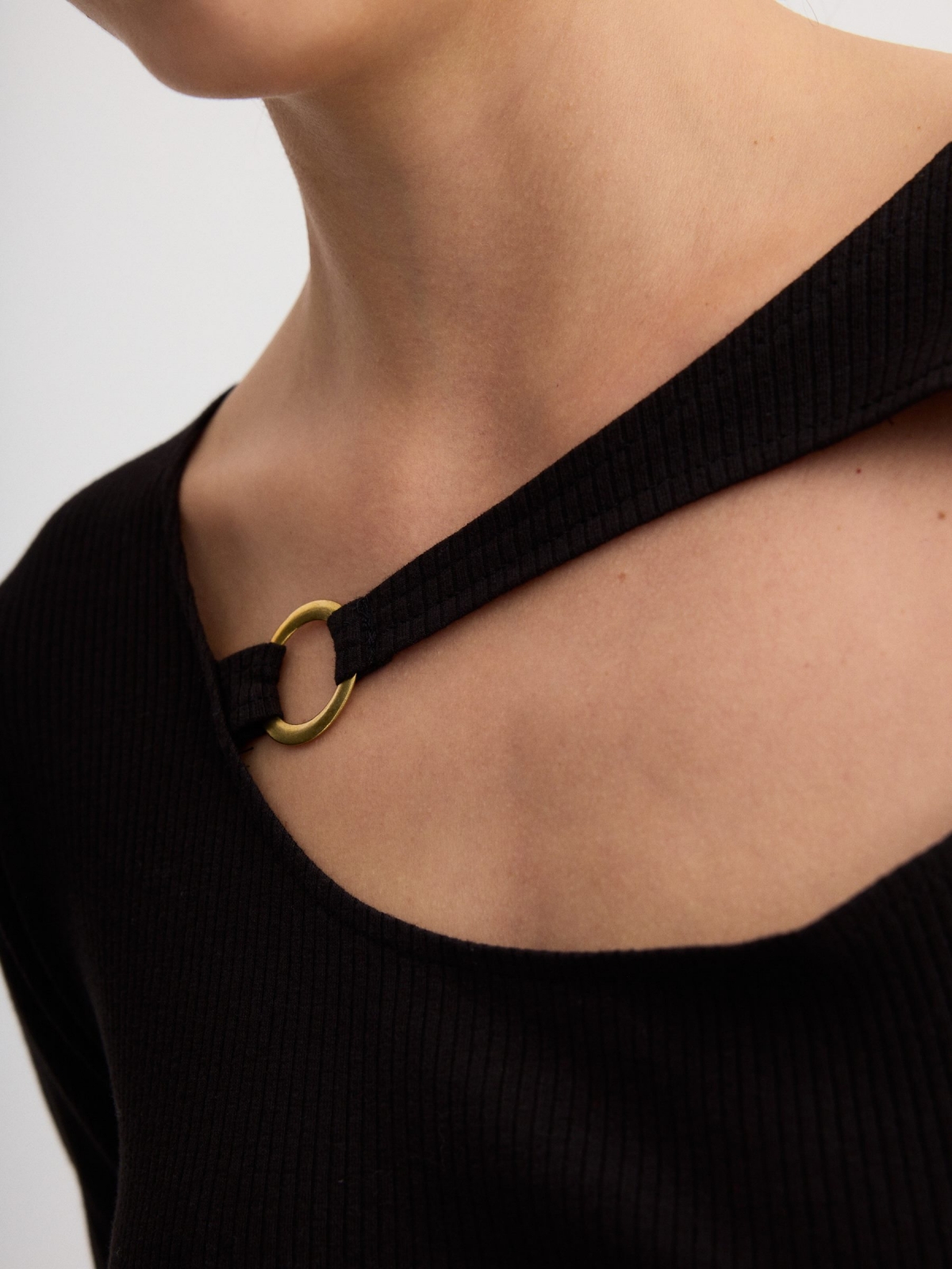 Rib t-shirt cut out neckline black detail view