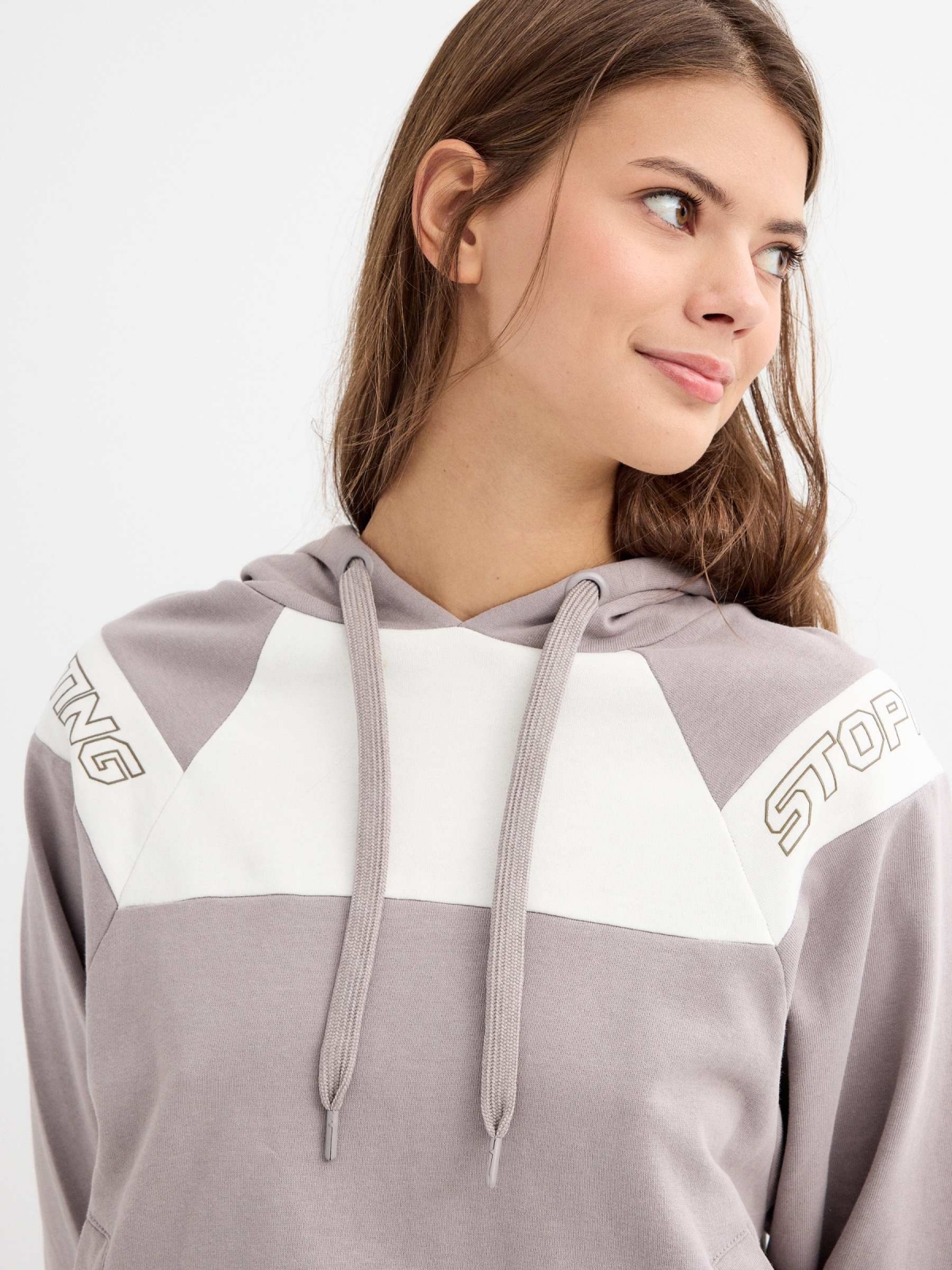  Sudadera gris con capucha gris oscuro