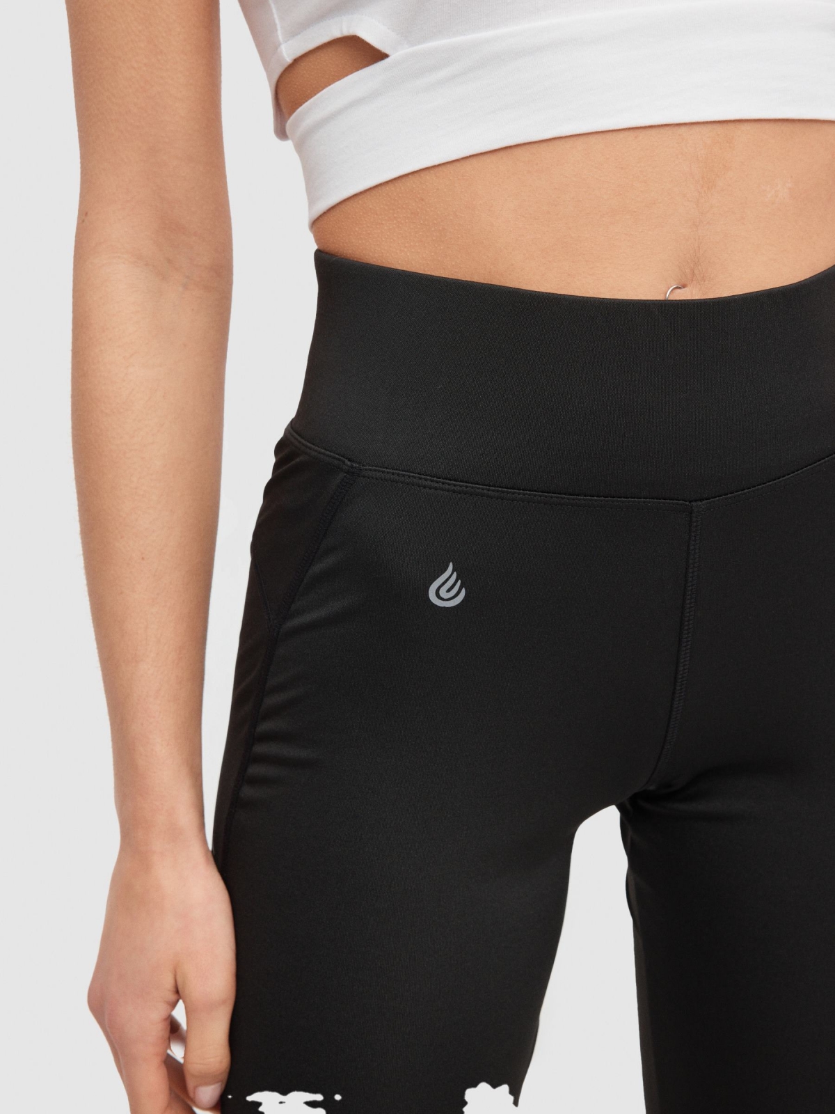 Legging ciclista básico negro vista detalle